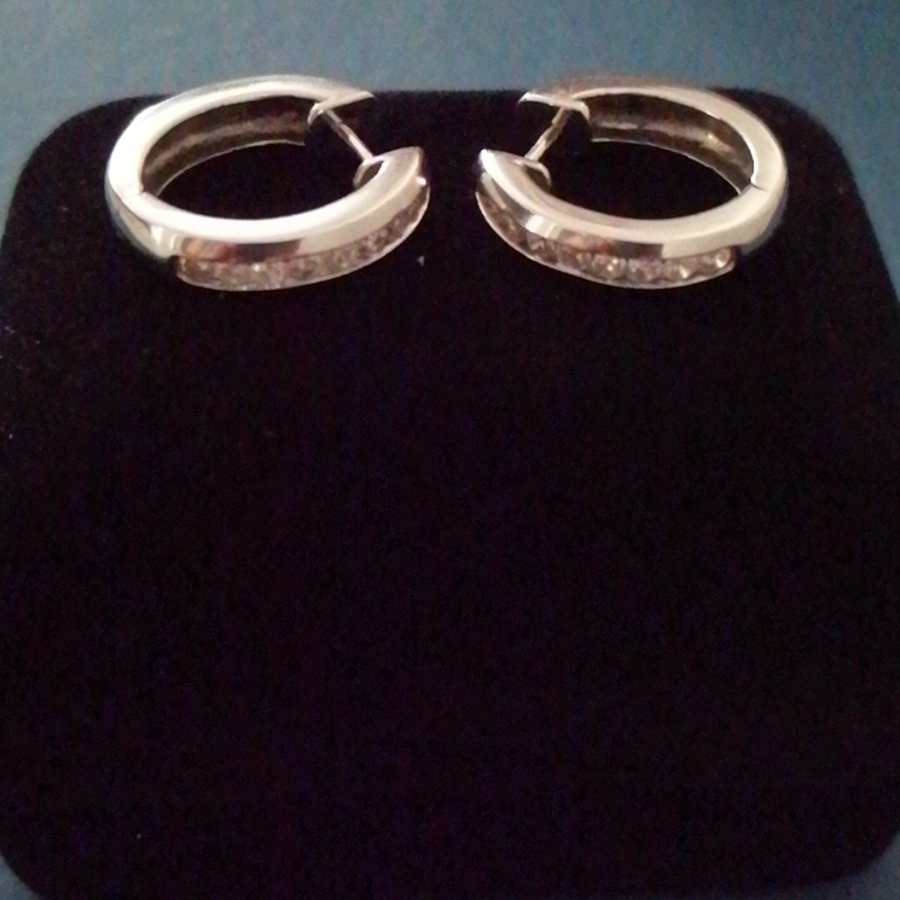 14k white gold with diamonds earrings